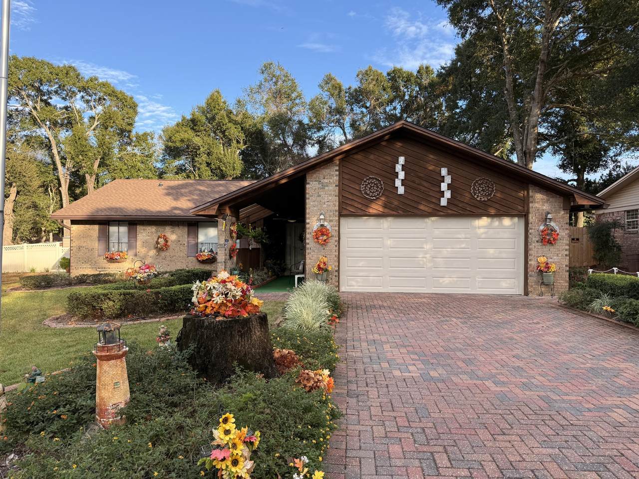 137 Woodbine Circle - Photo 1