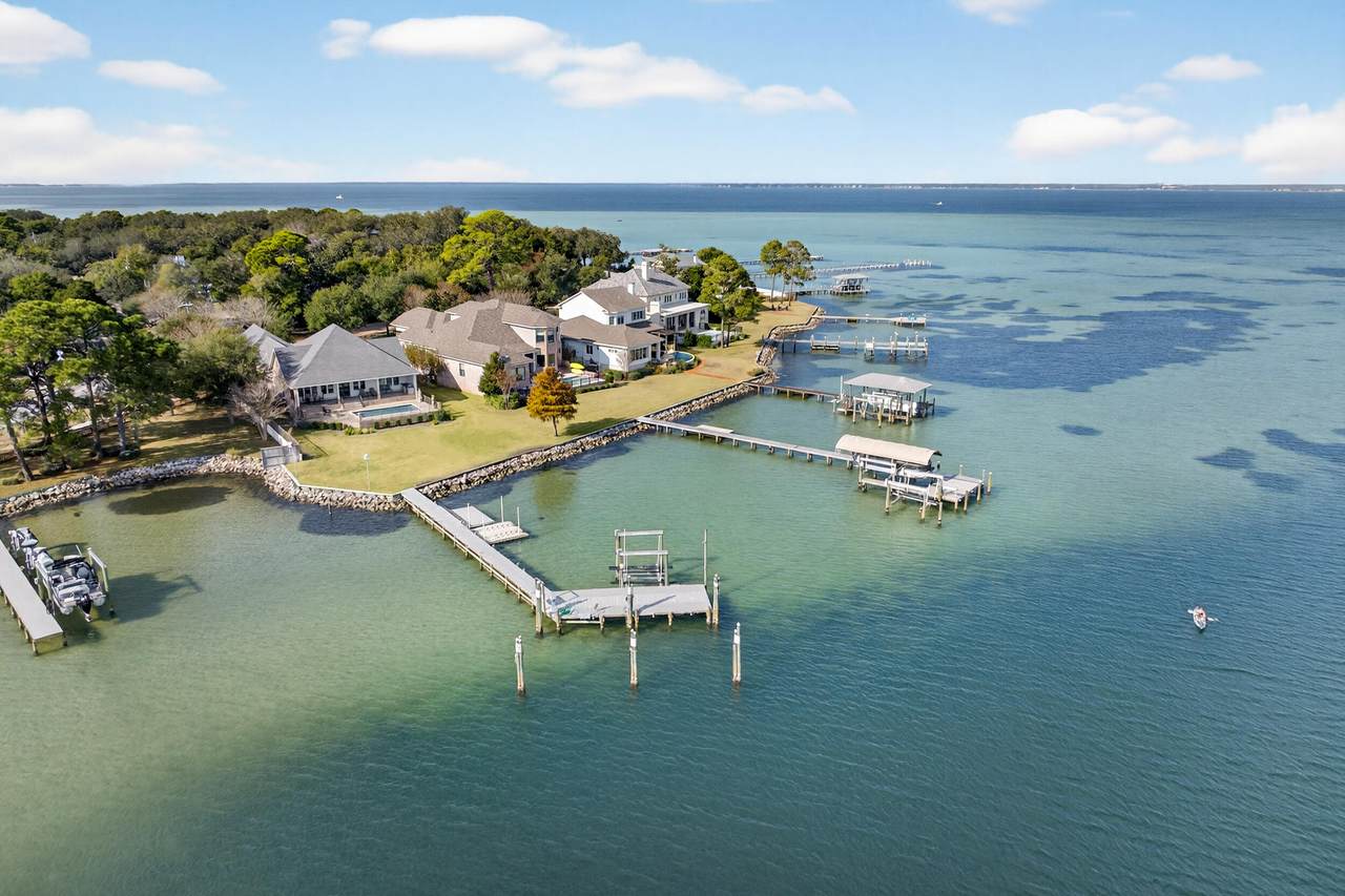 901 Peacocks Point Drive - Photo 1