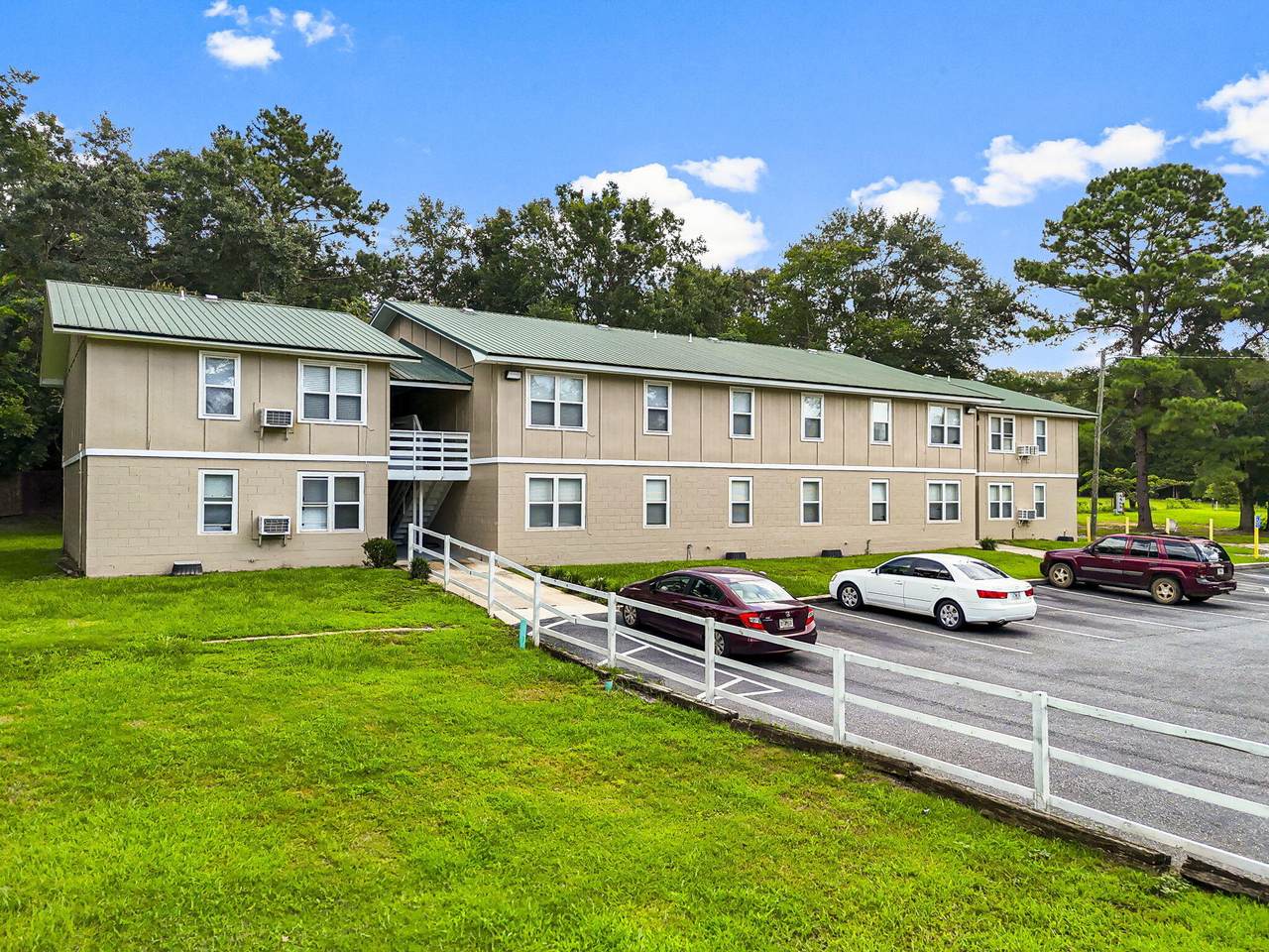 872 Deerwood Lane - Photo 1