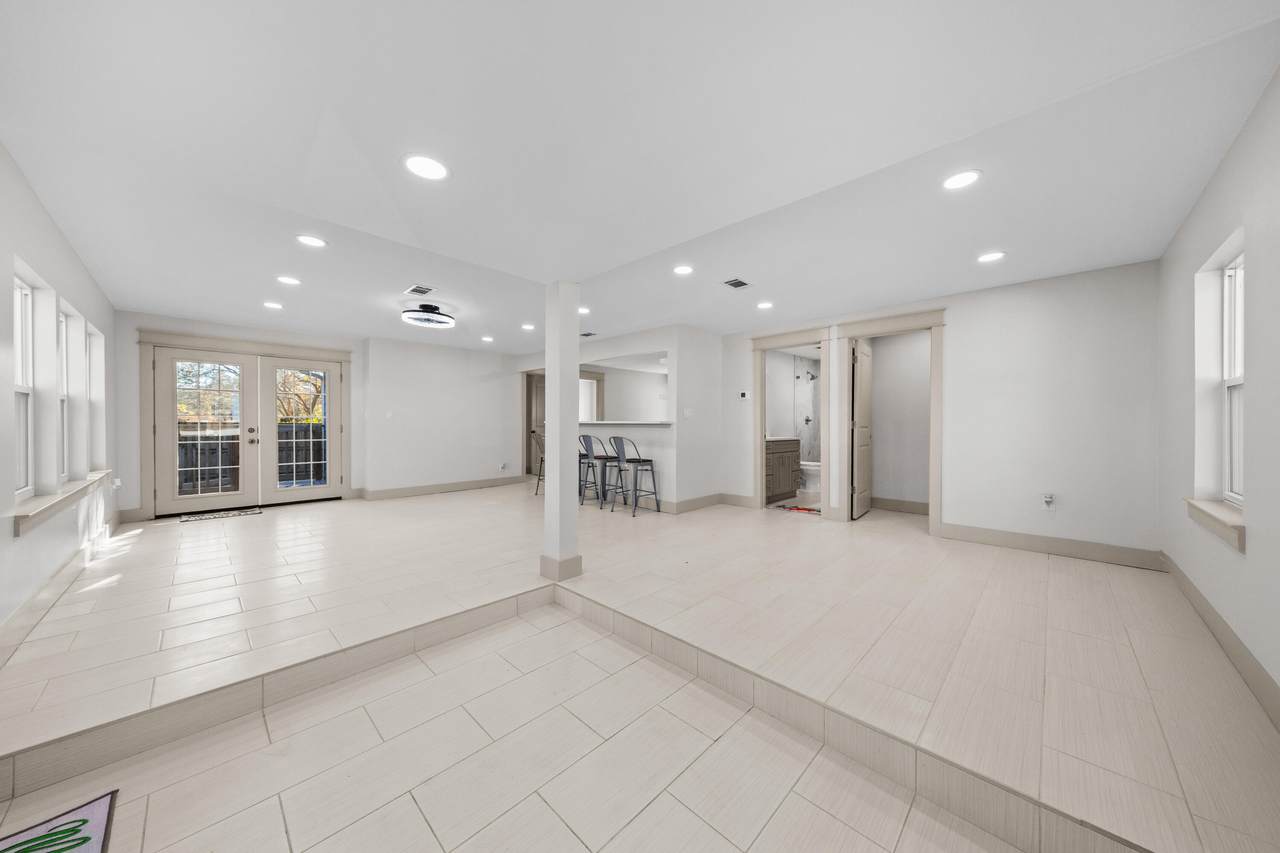 15324 331 Business - Photo 1