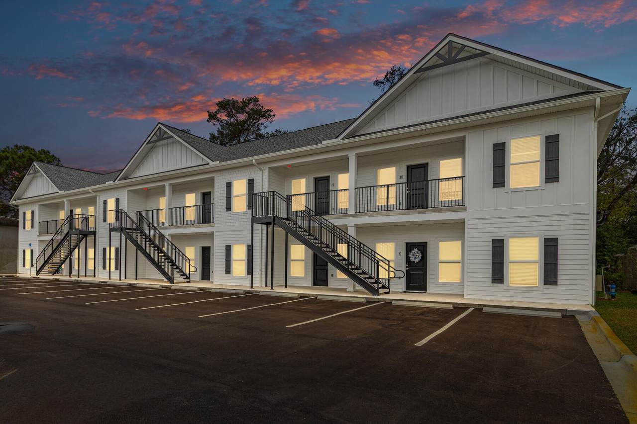 960 Denton Boulevard - Photo 1