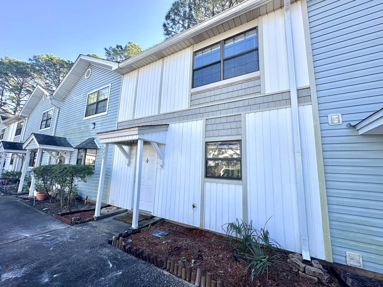 223 Oxford Court - Photo 1
