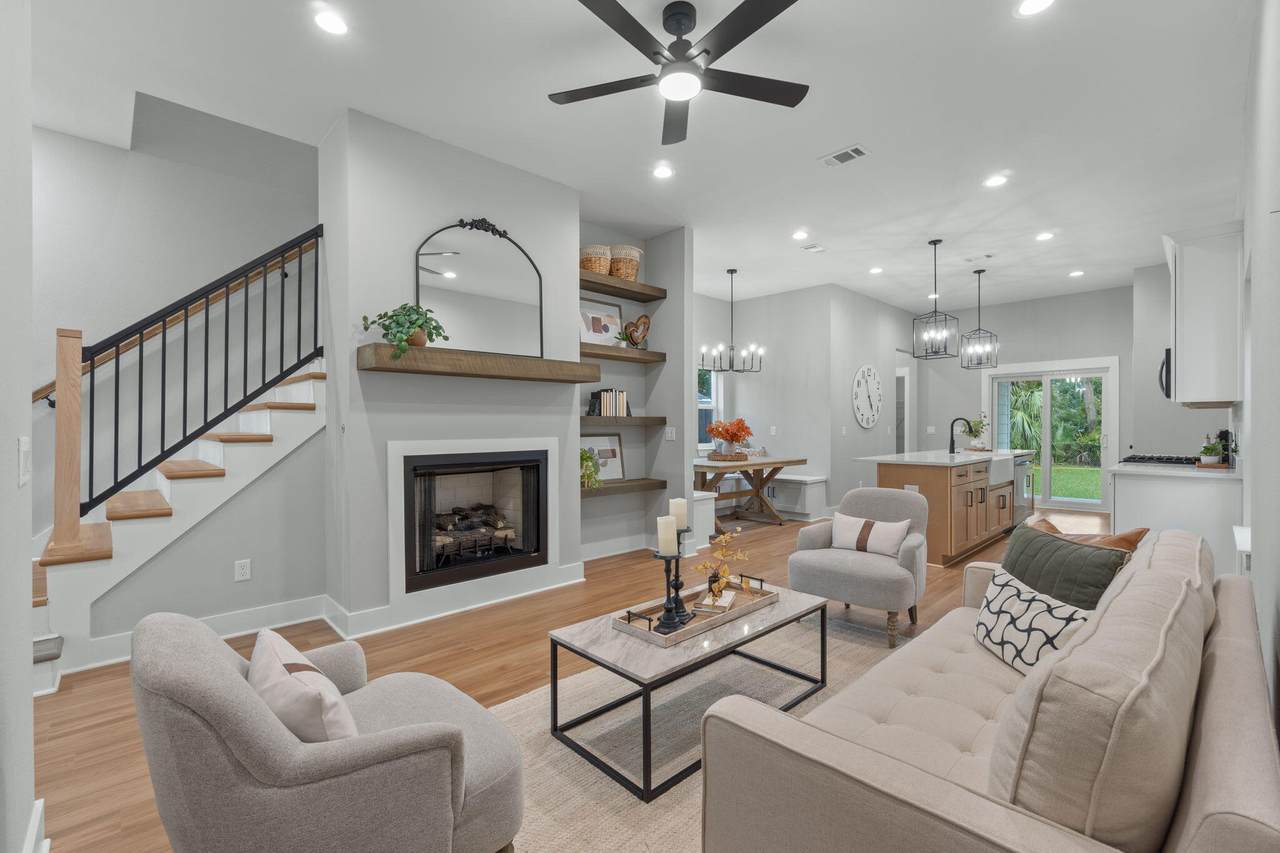 706 F Street - Photo 1