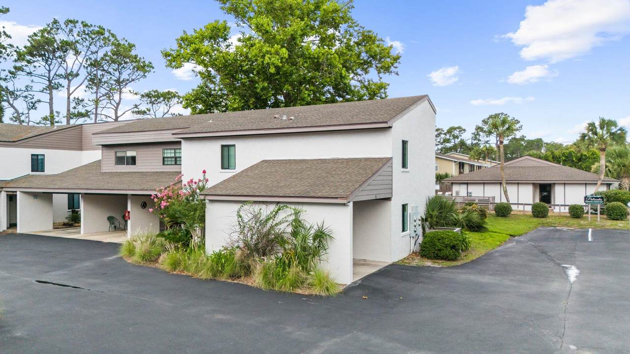 6901 Lagoon Drive - Photo 1