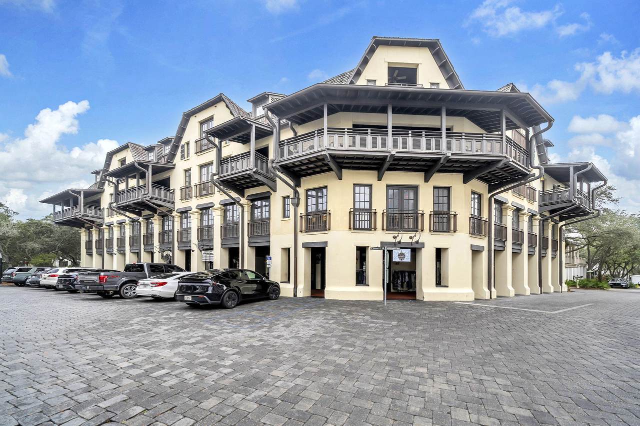 82 Barrett Square - Photo 1