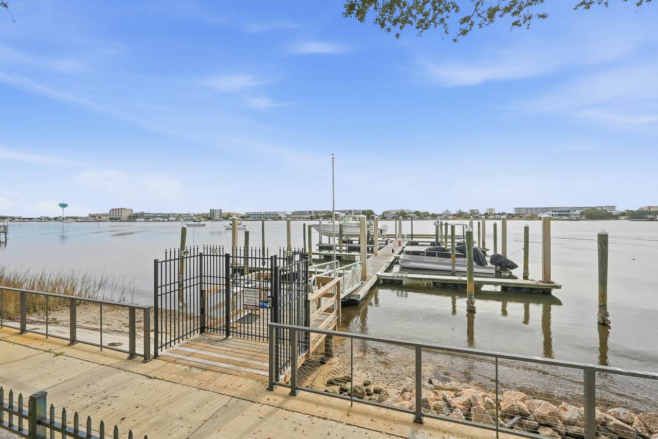 113 Brooks Street - Photo 1