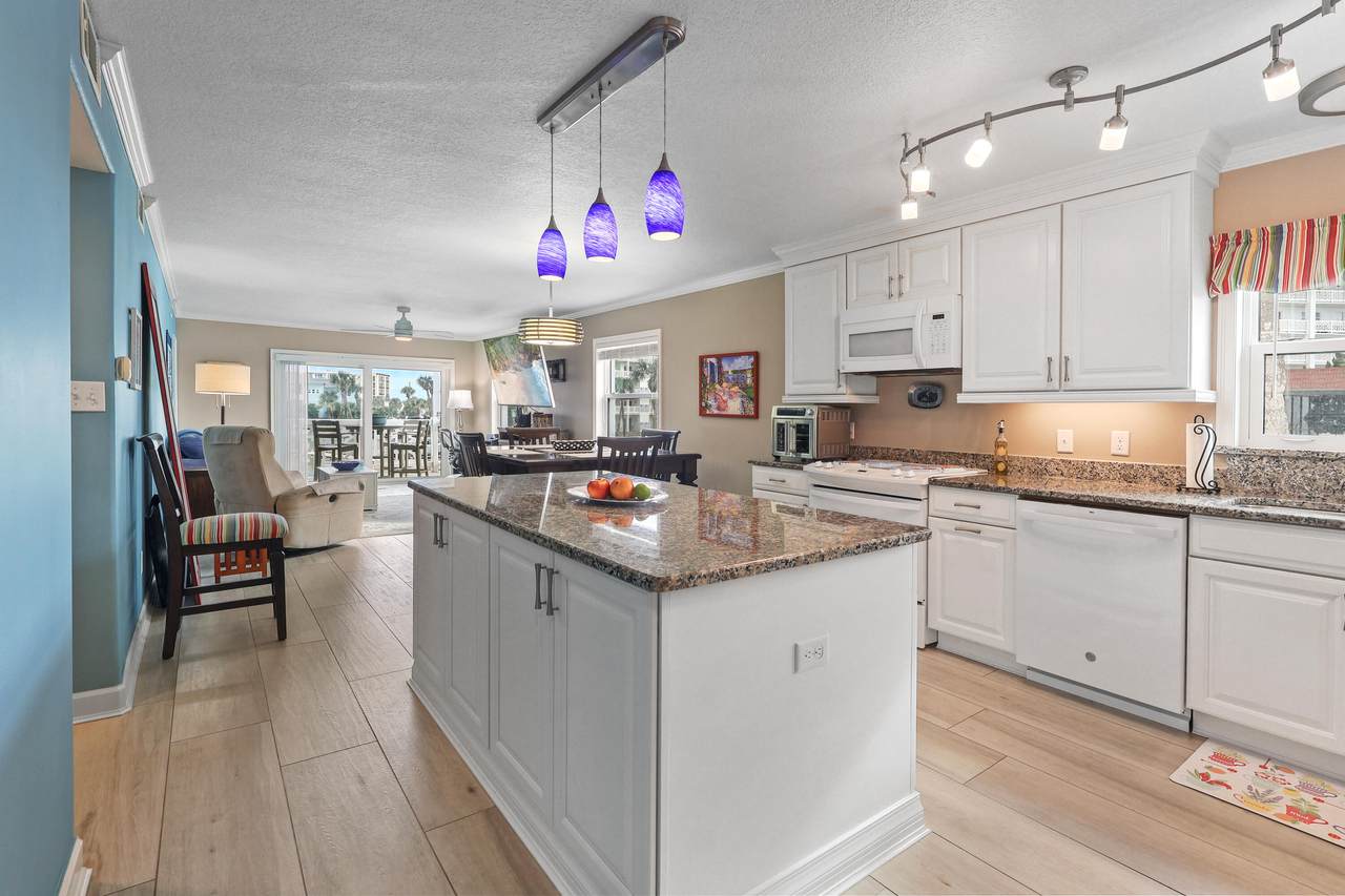 909 Santa Rosa Boulevard - Photo 1