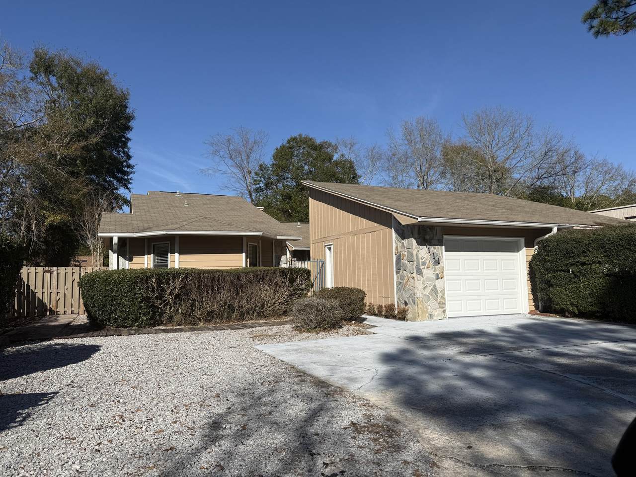 111 Post Oak Place - Photo 1