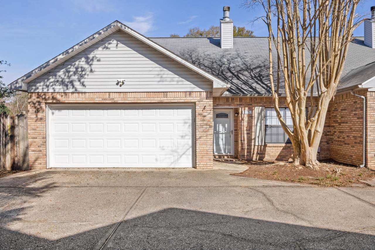 815 Valley Road - Photo 1