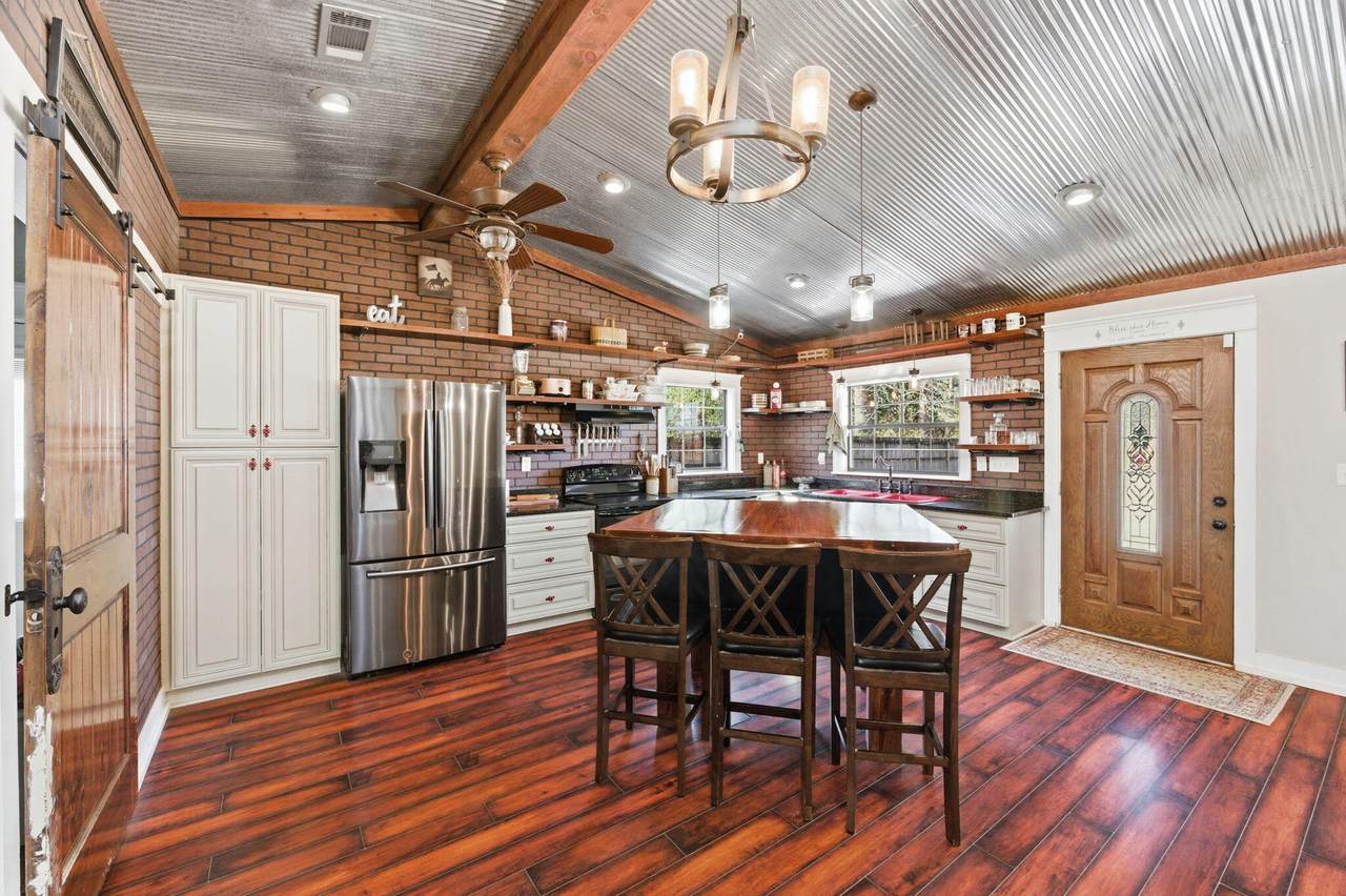 610 Jones Road - Photo 1