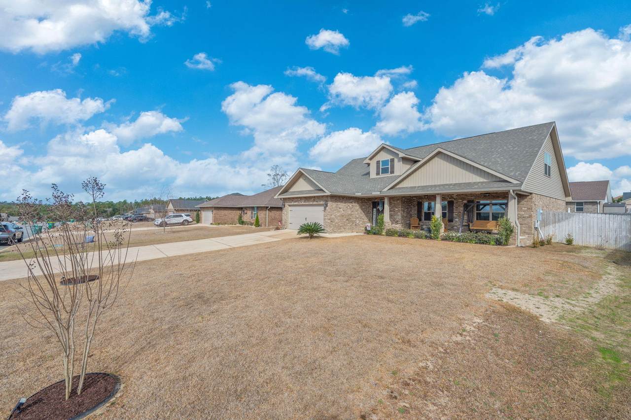 2104 Queen Street - Photo 1