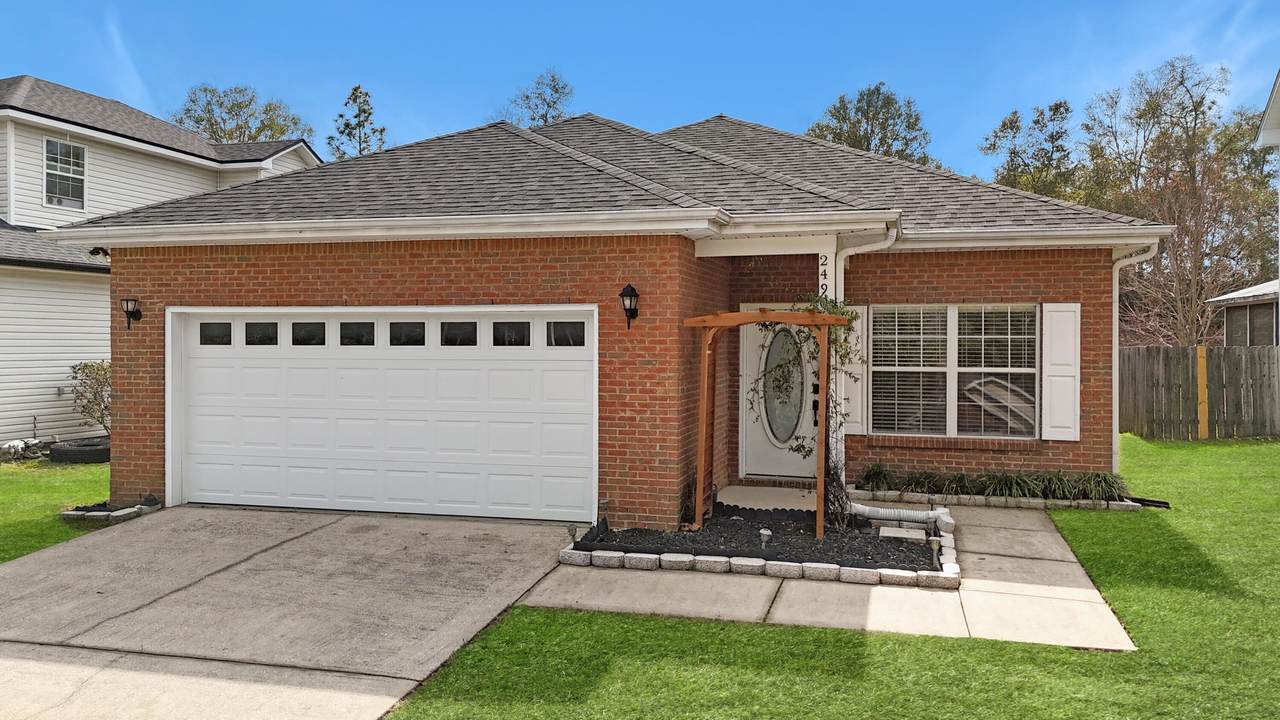 2490 Lakeview Drive - Photo 1