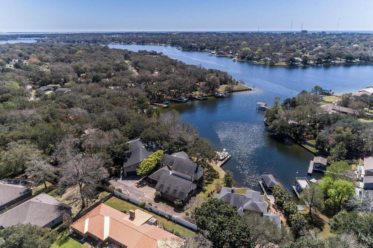402 Barataria Lane - Photo 1