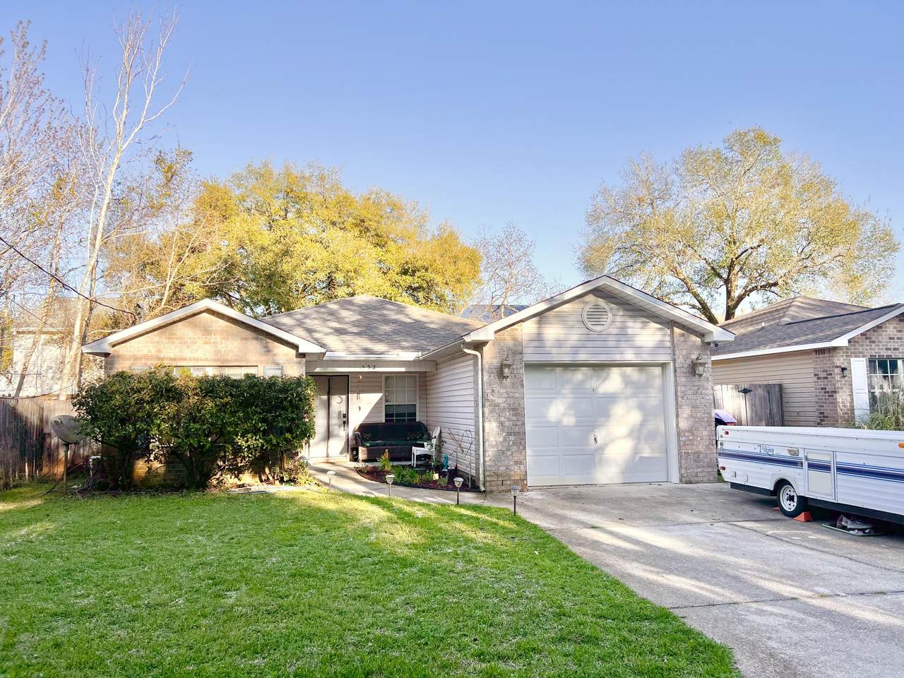 352 Harris Street - Photo 1