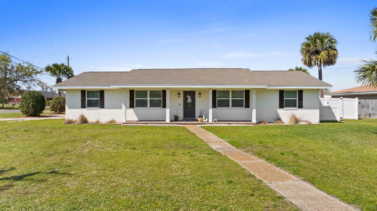4415 Baywood Drive - Photo 1