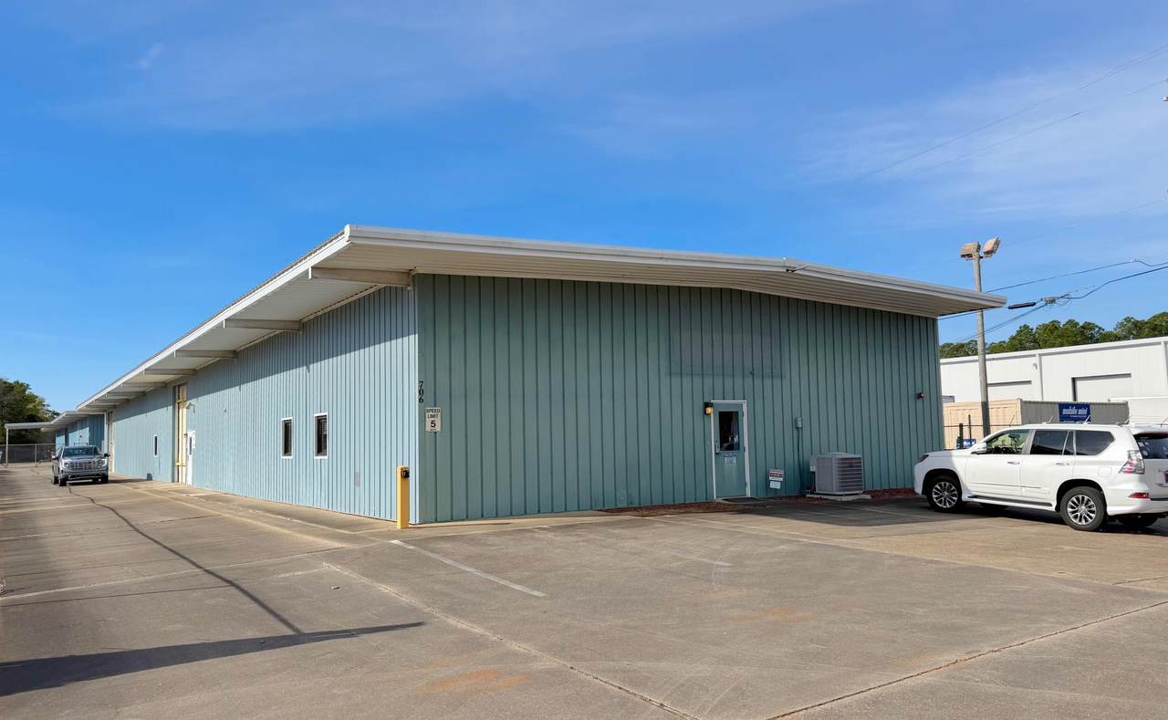 706 Anchors Street - Photo 1