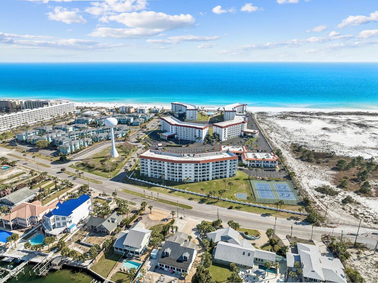 909 Santa Rosa Boulevard - Photo 1