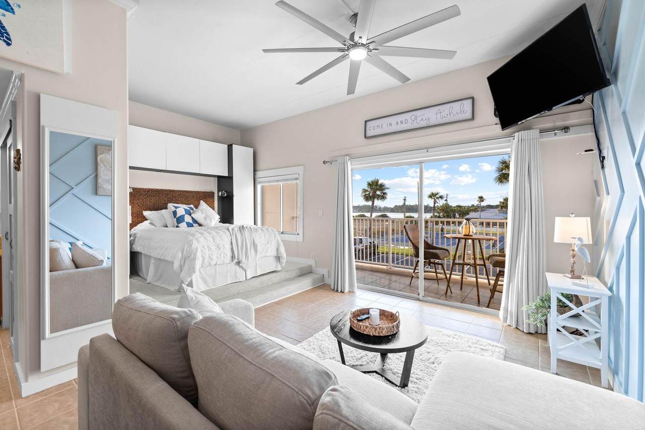 909 Santa Rosa Boulevard - Photo 1