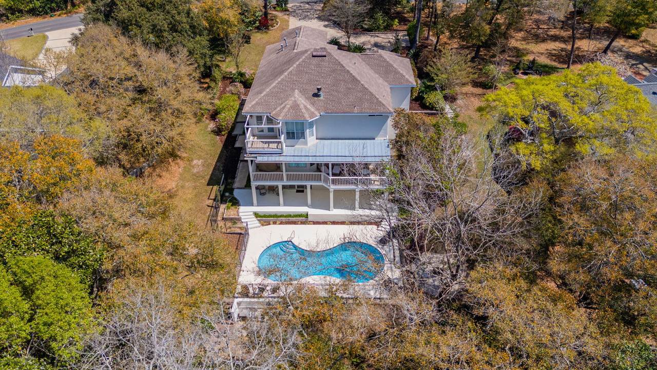 2760 Edgewater Drive - Photo 1