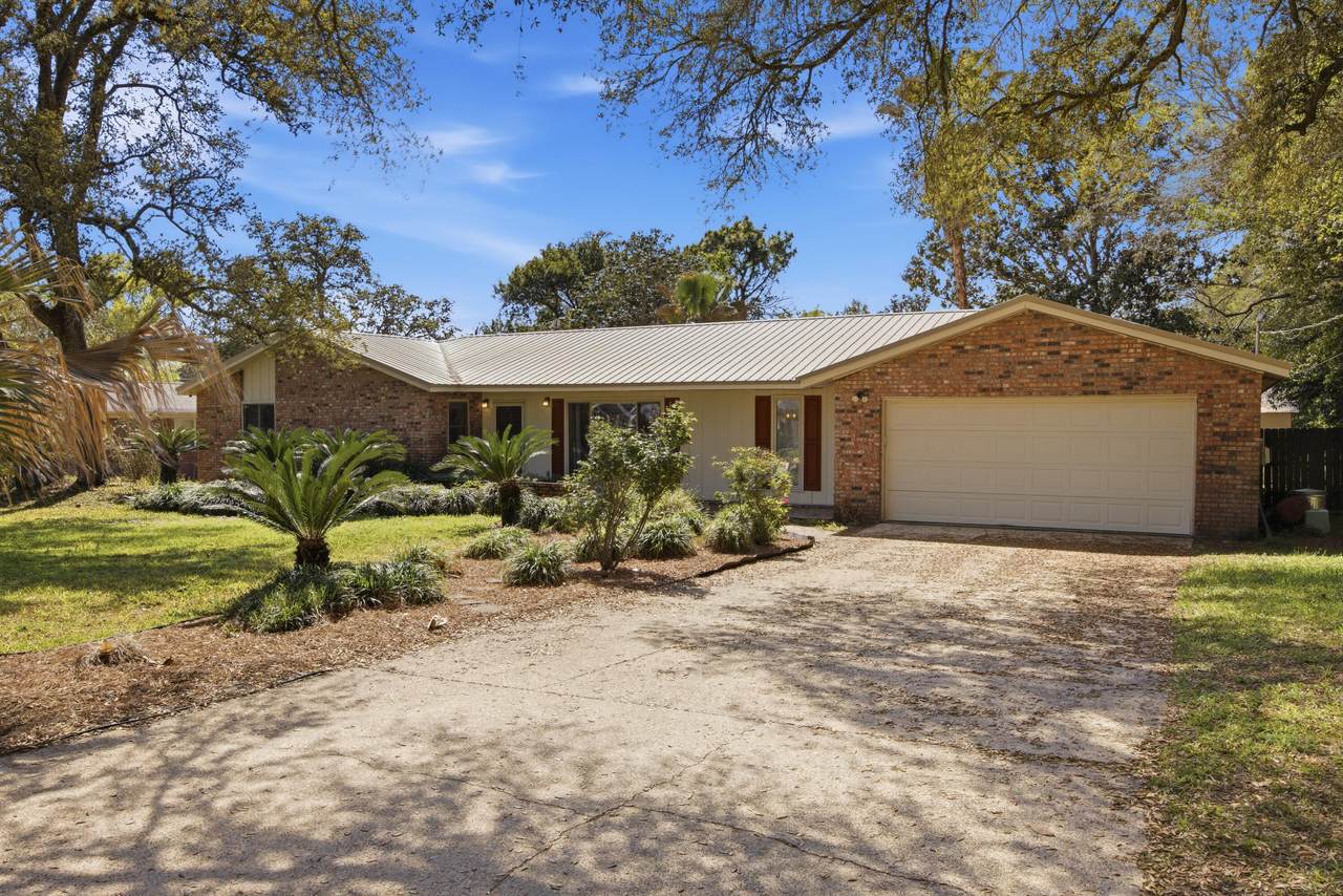 157 Country Club Road - Photo 1