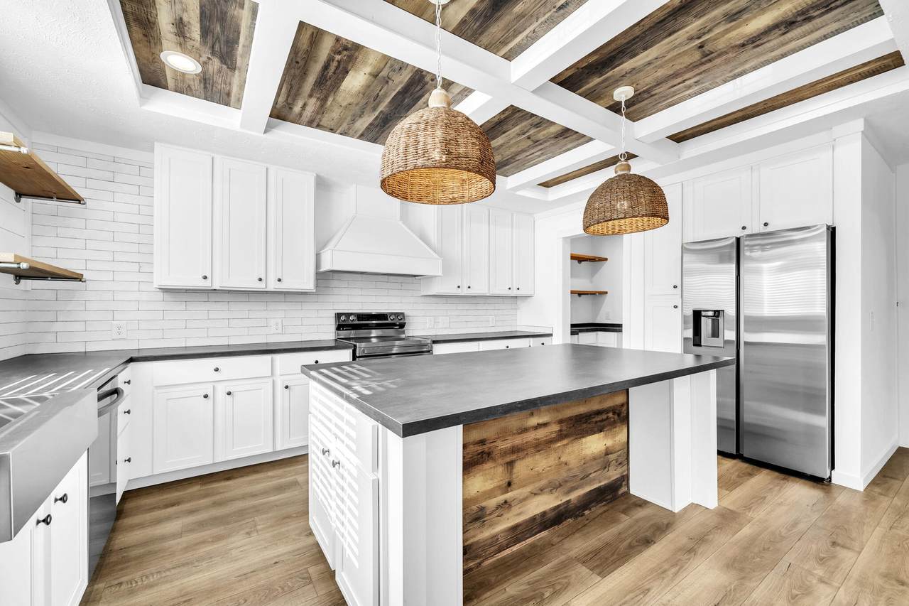 139 Georgie East Street - Photo 1