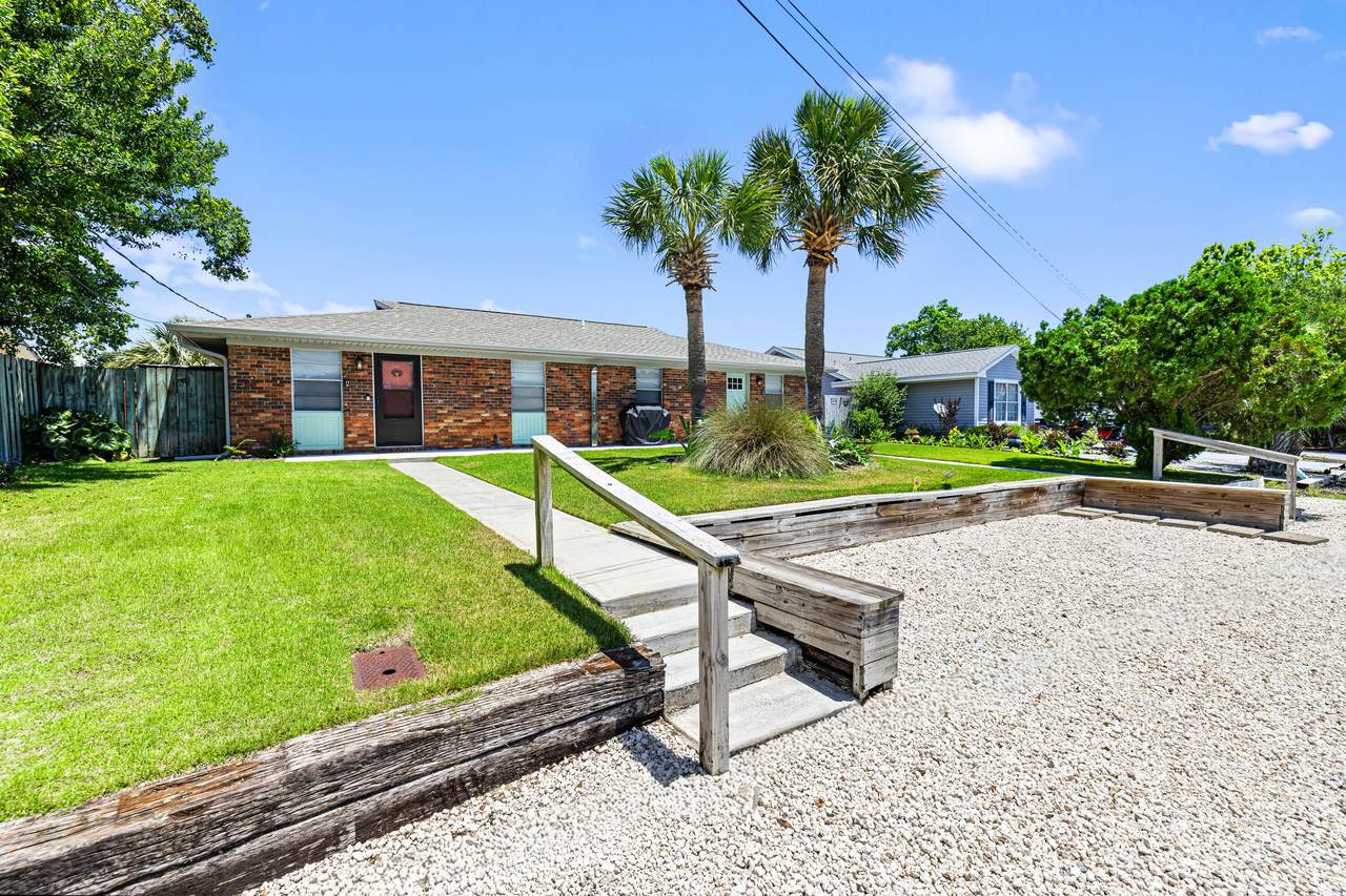 116 Lakeside Circle - Photo 1
