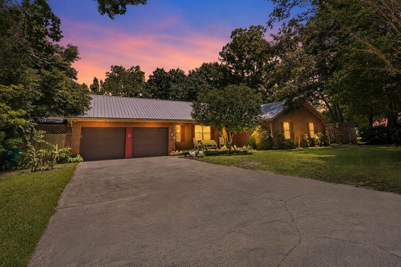 128 Twin Oak Drive - Photo 1