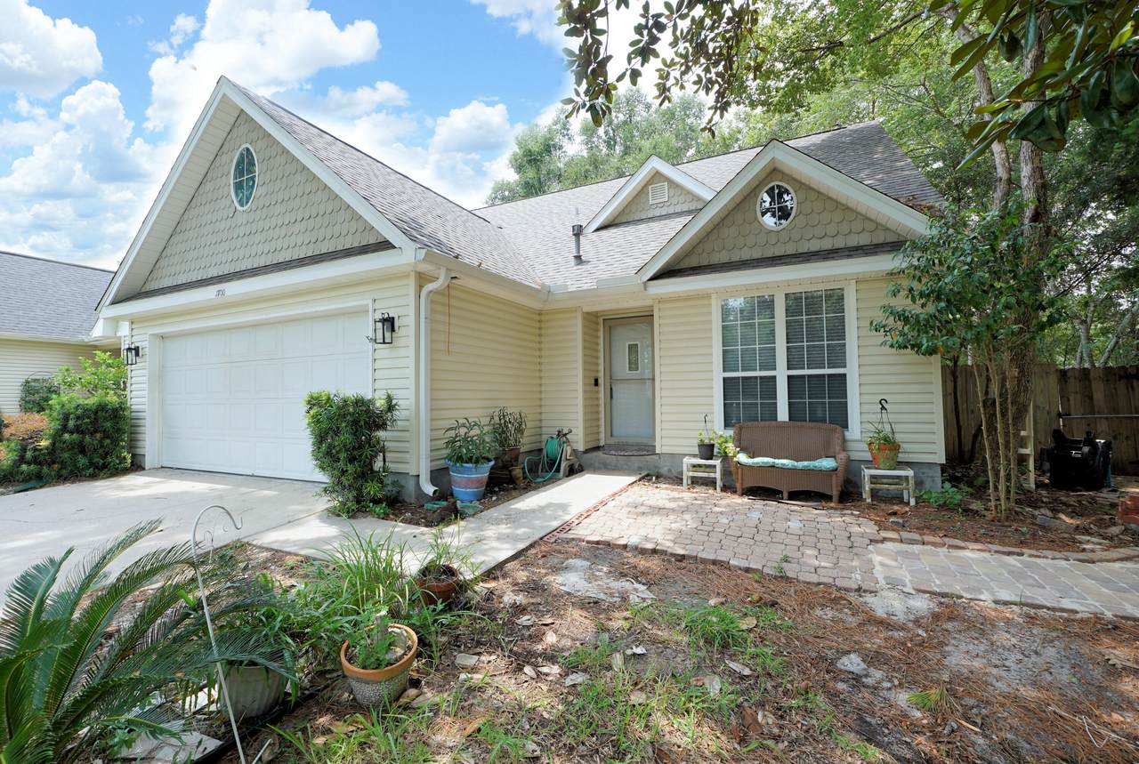 1700 Glenwood Court - Photo 1