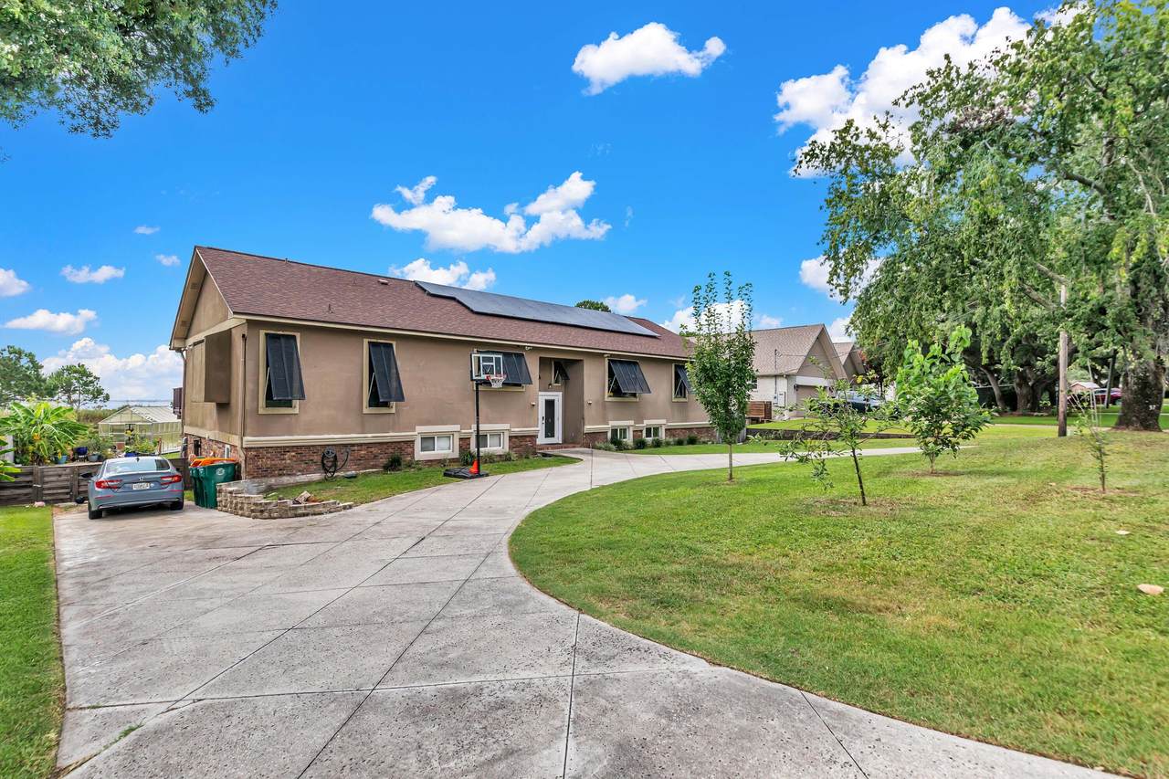 37 Country Club Road - Photo 1