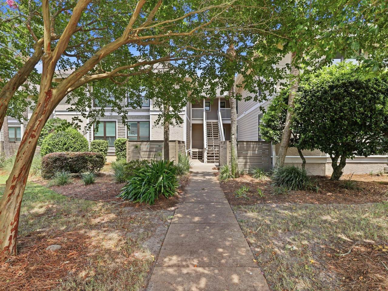 813 Harbour Point Drive - Photo 1