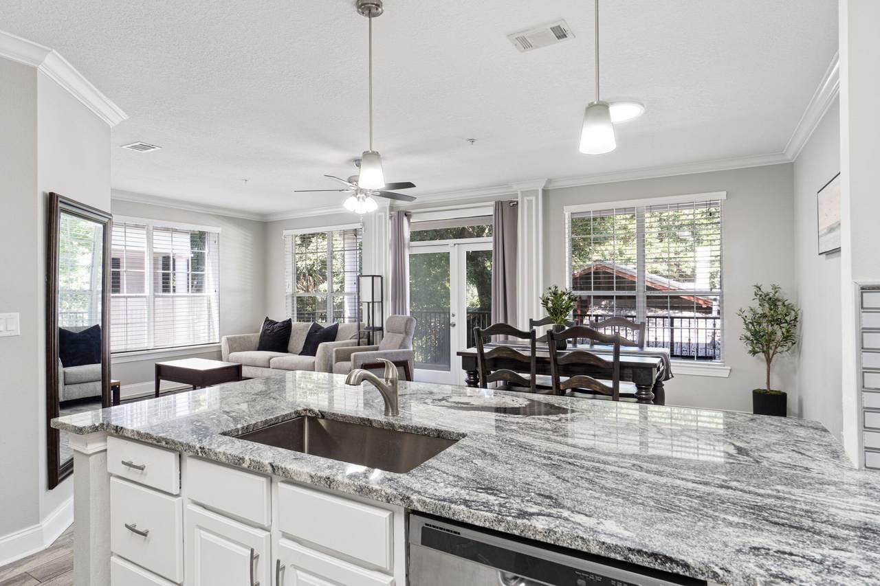 159 Brooks Street - Photo 1