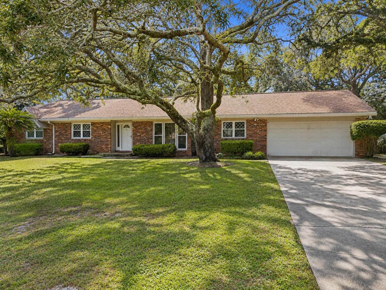 22 Country Club Road - Photo 1