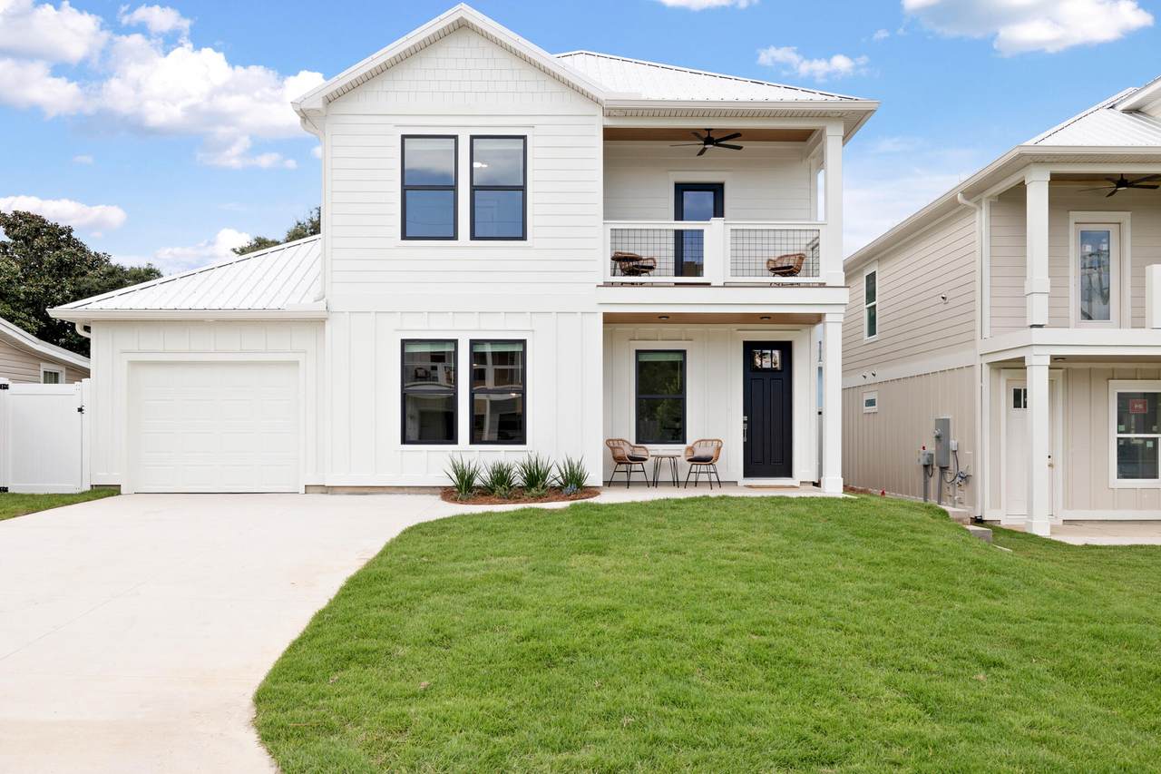 306 Rose Lane - Photo 1