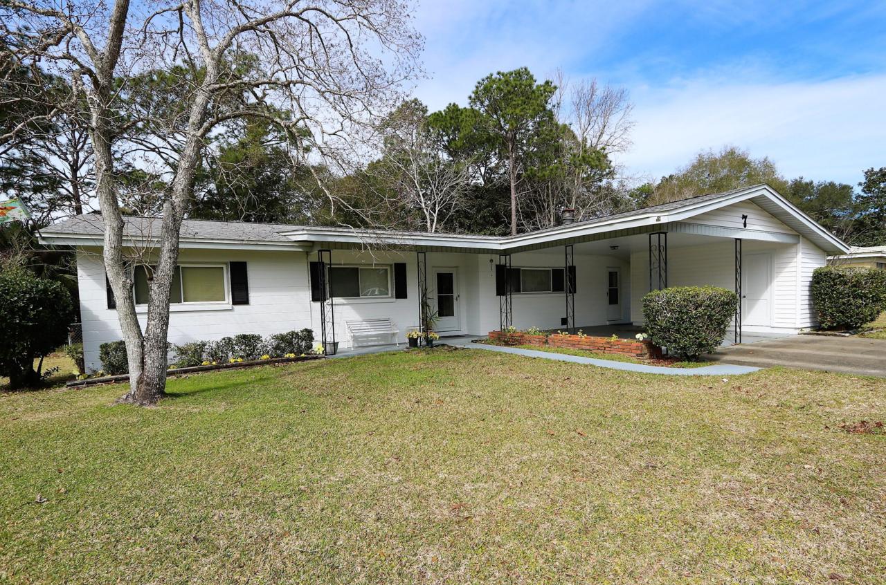 7 Connie Drive - Photo 1