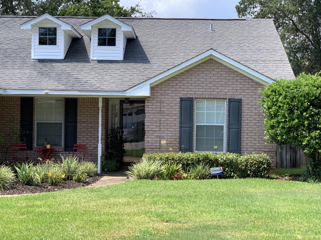 309 Parkwood Place - Photo 1