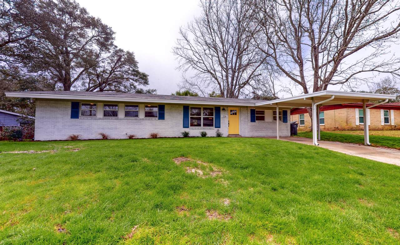 226 Bayou Woods Drive - Photo 1