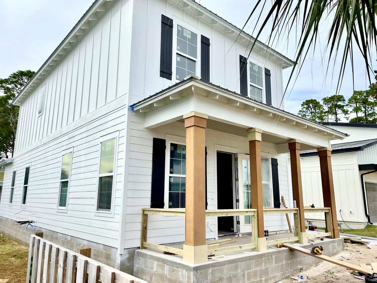 211 Pinetree Drive - Photo 1