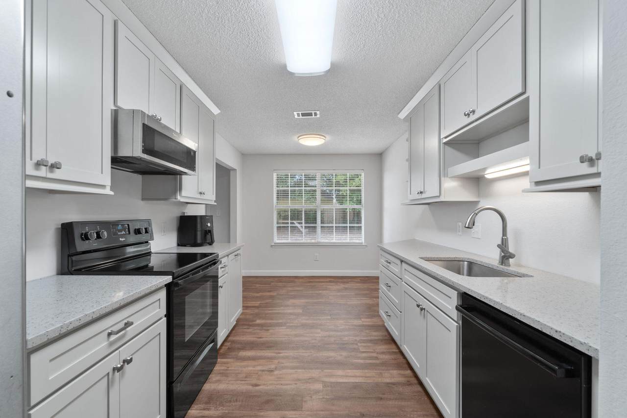 7837 Skyview Boulevard - Photo 1