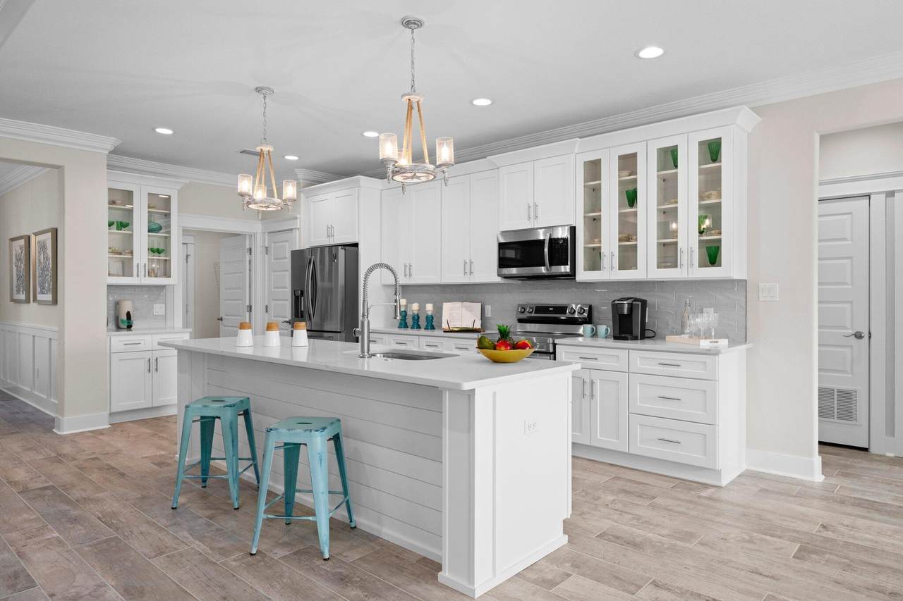 209 Wells Street - Photo 1
