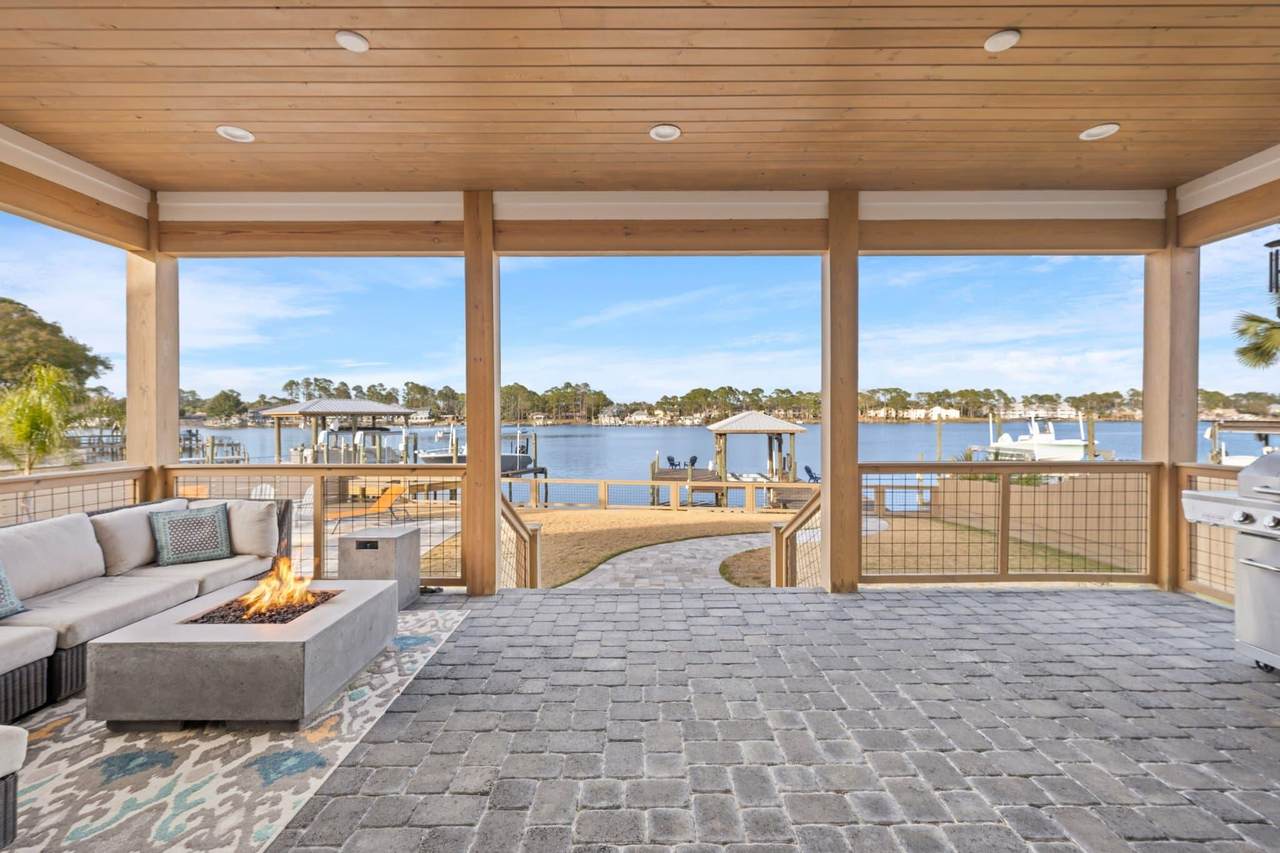 6624 Lagoon Drive - Photo 1