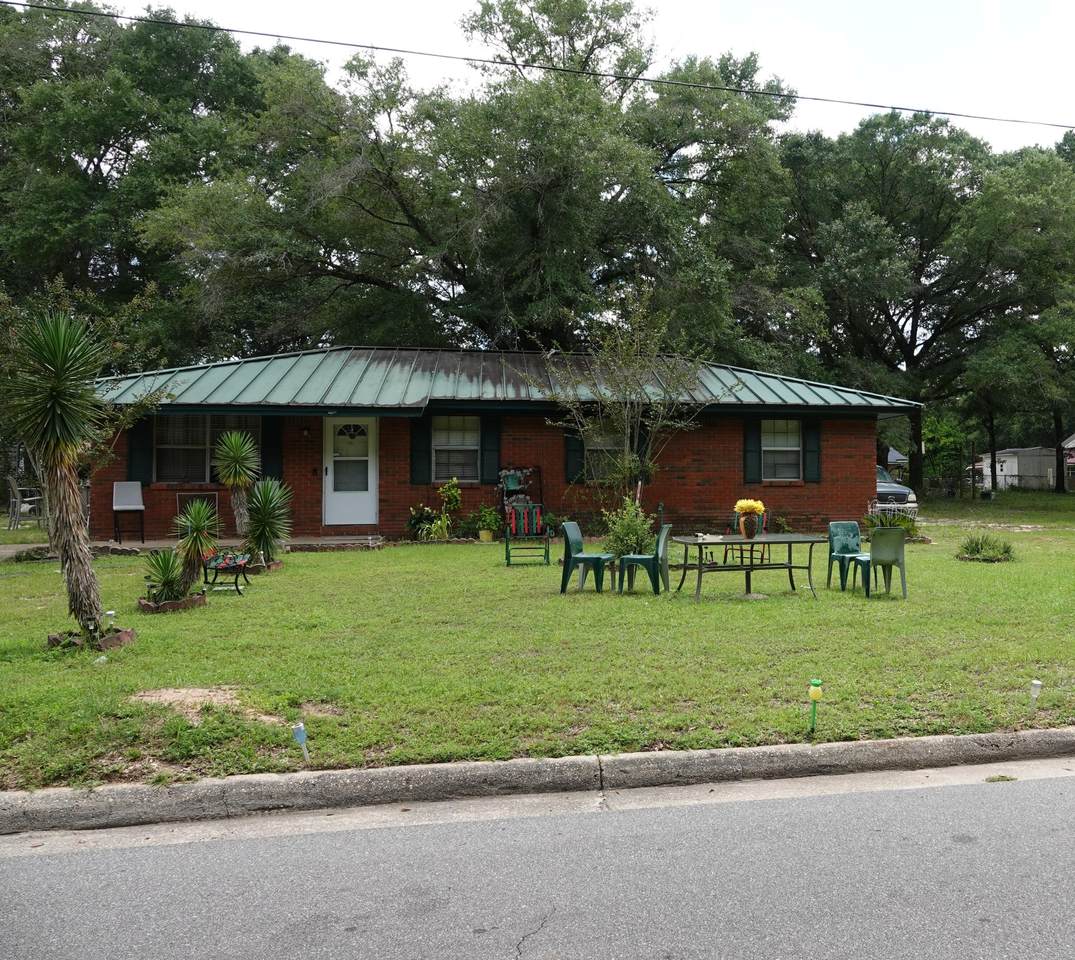 203 Grimes Avenue - Photo 1