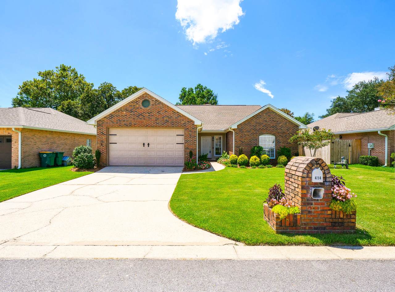 414 Parkwood Place - Photo 1