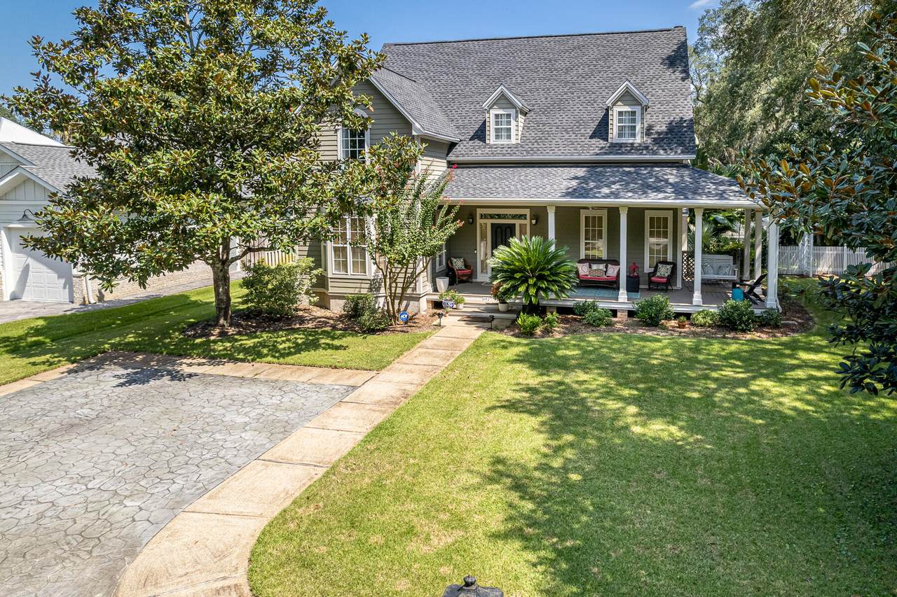 402 Bay Oaks Court - Photo 1