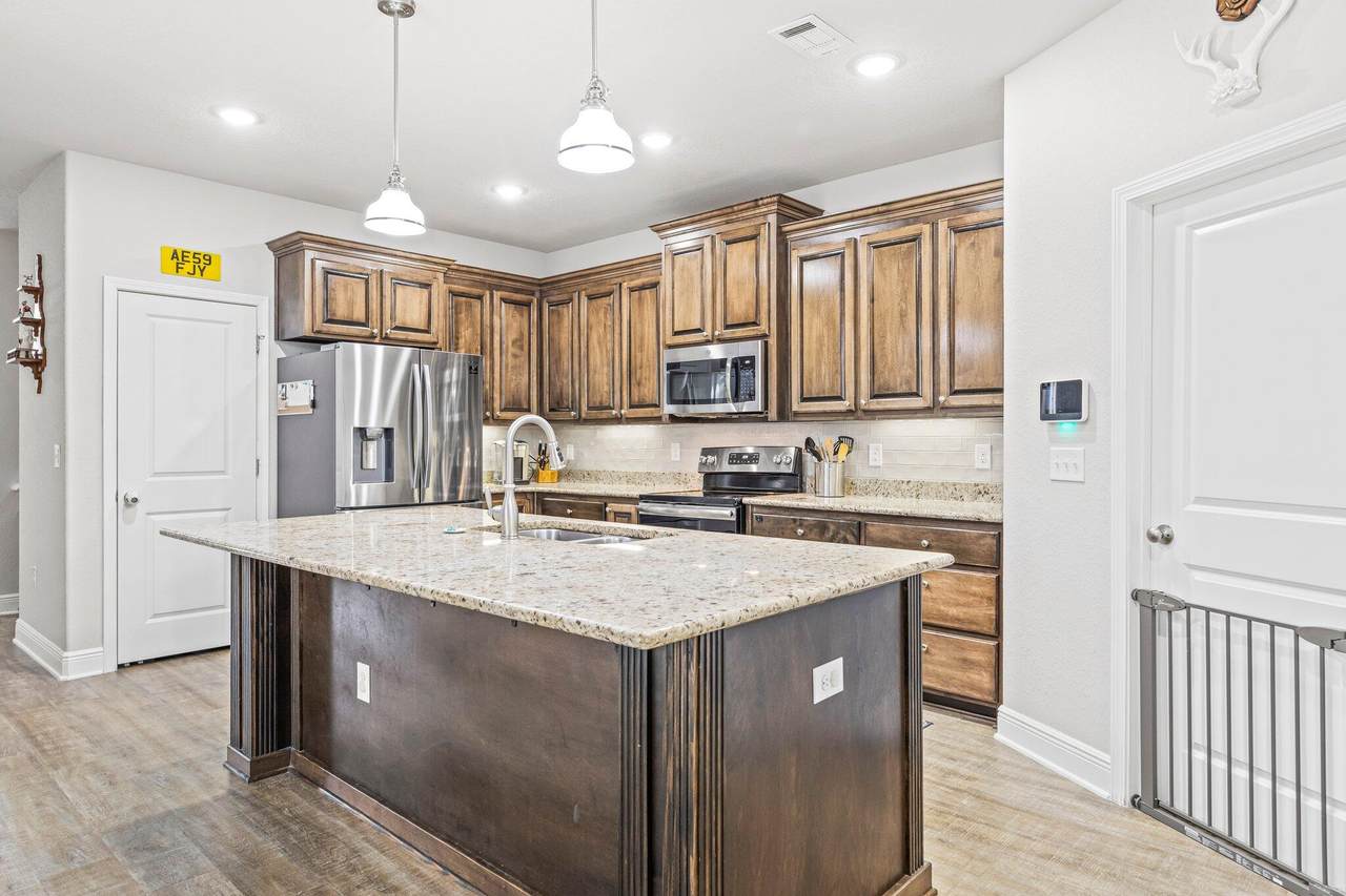 3923 Shady Grove Drive - Photo 1