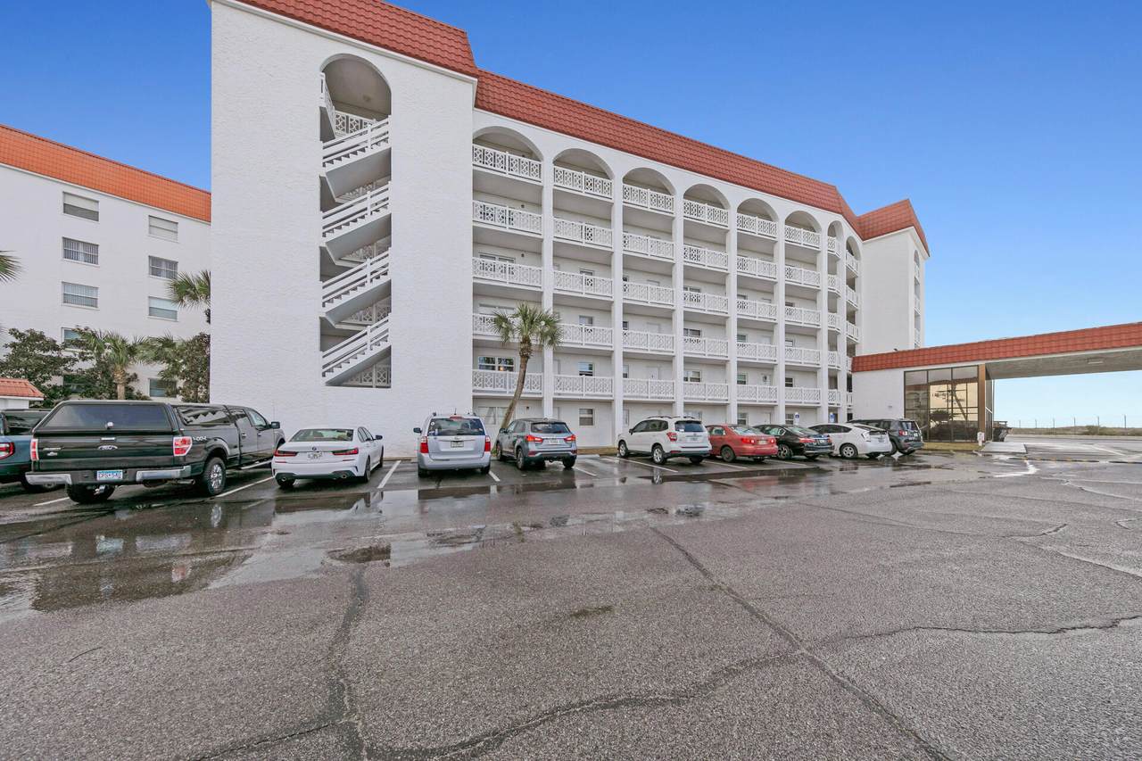909 Santa Rosa Boulevard - Photo 1