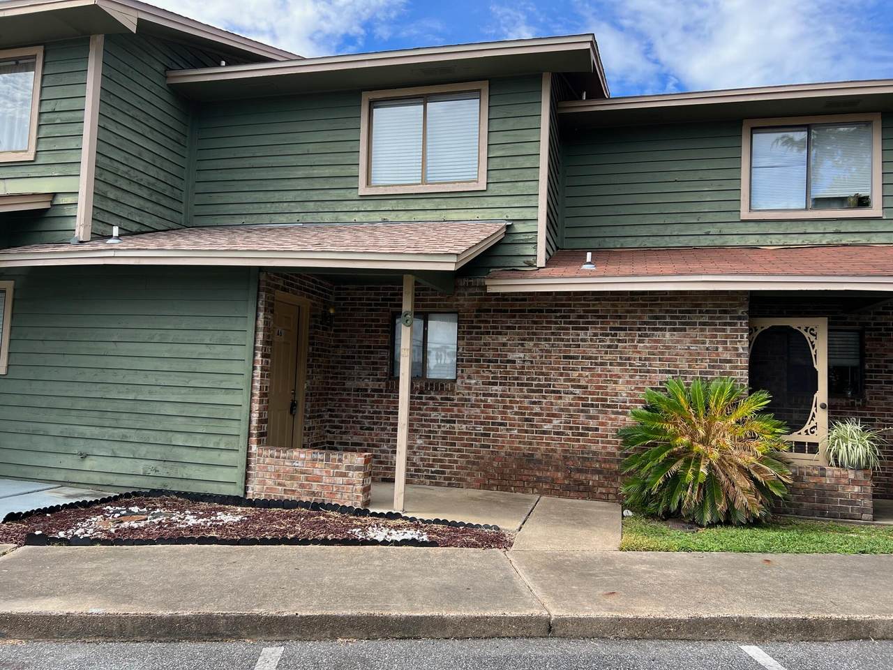 115 Hughes Street - Photo 1