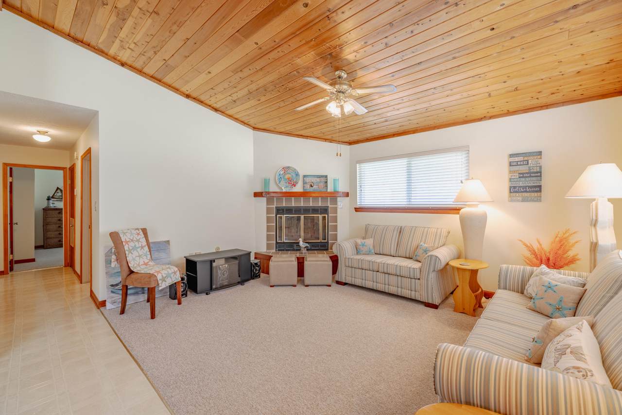 406 Le Grand Drive - Photo 1