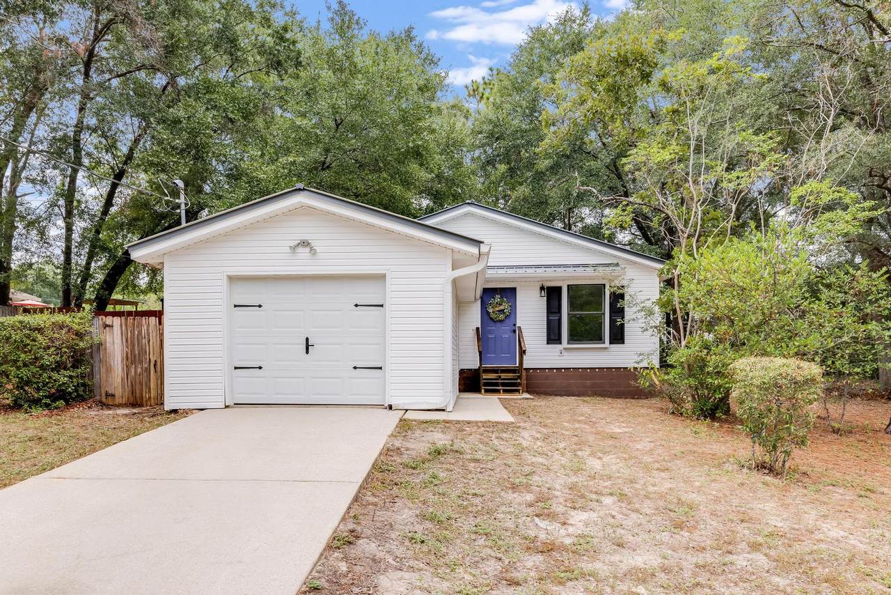 129 Camellot Court - Photo 1