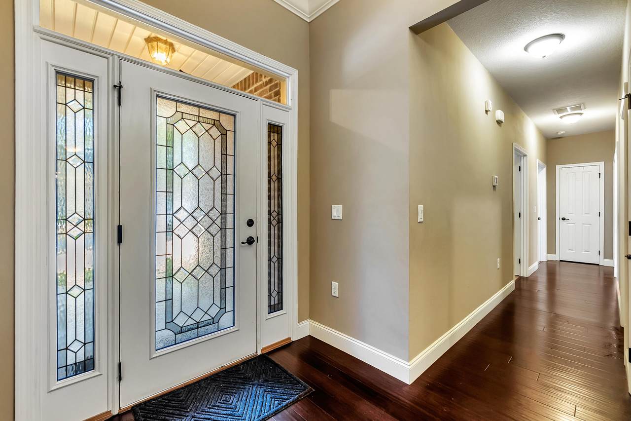 102 Point Comfort Road - Photo 1