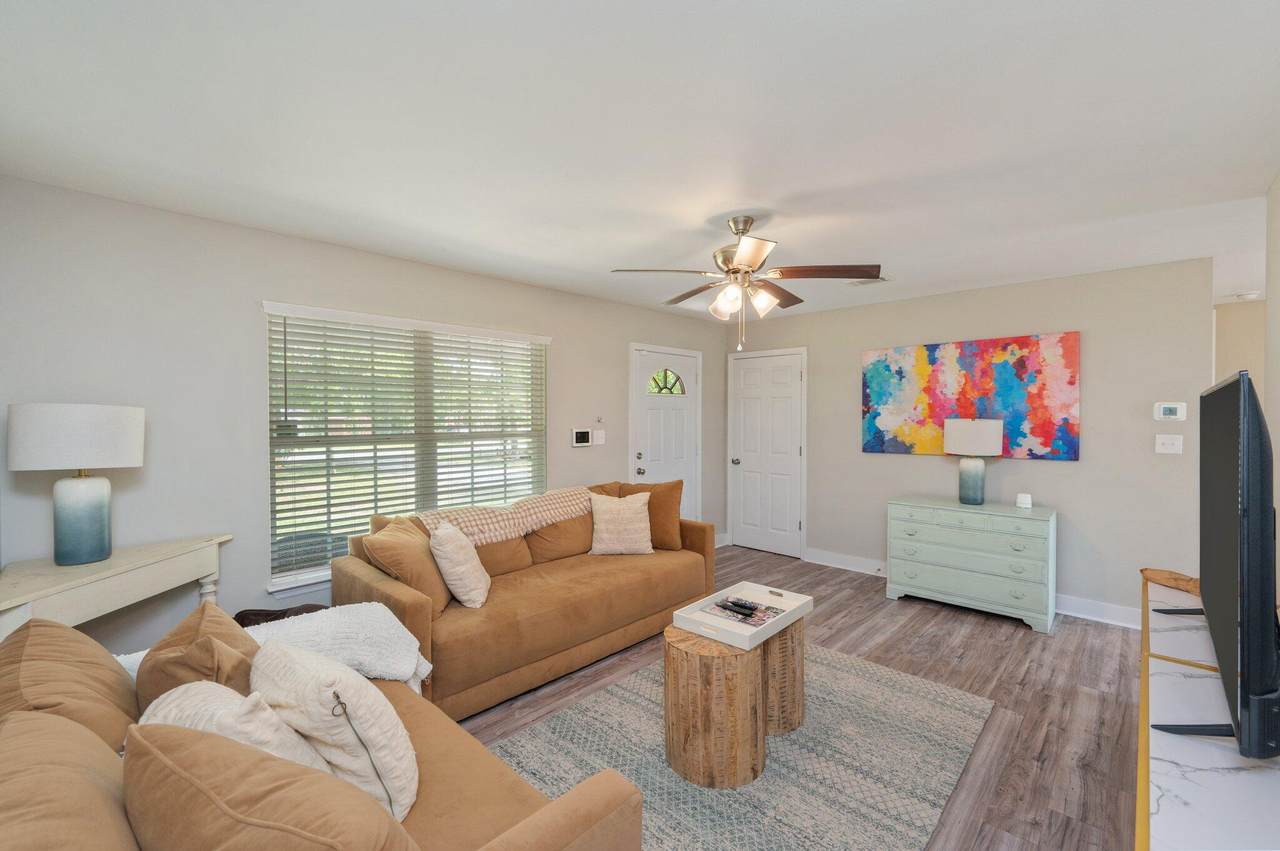 254 Iris Lane - Photo 1